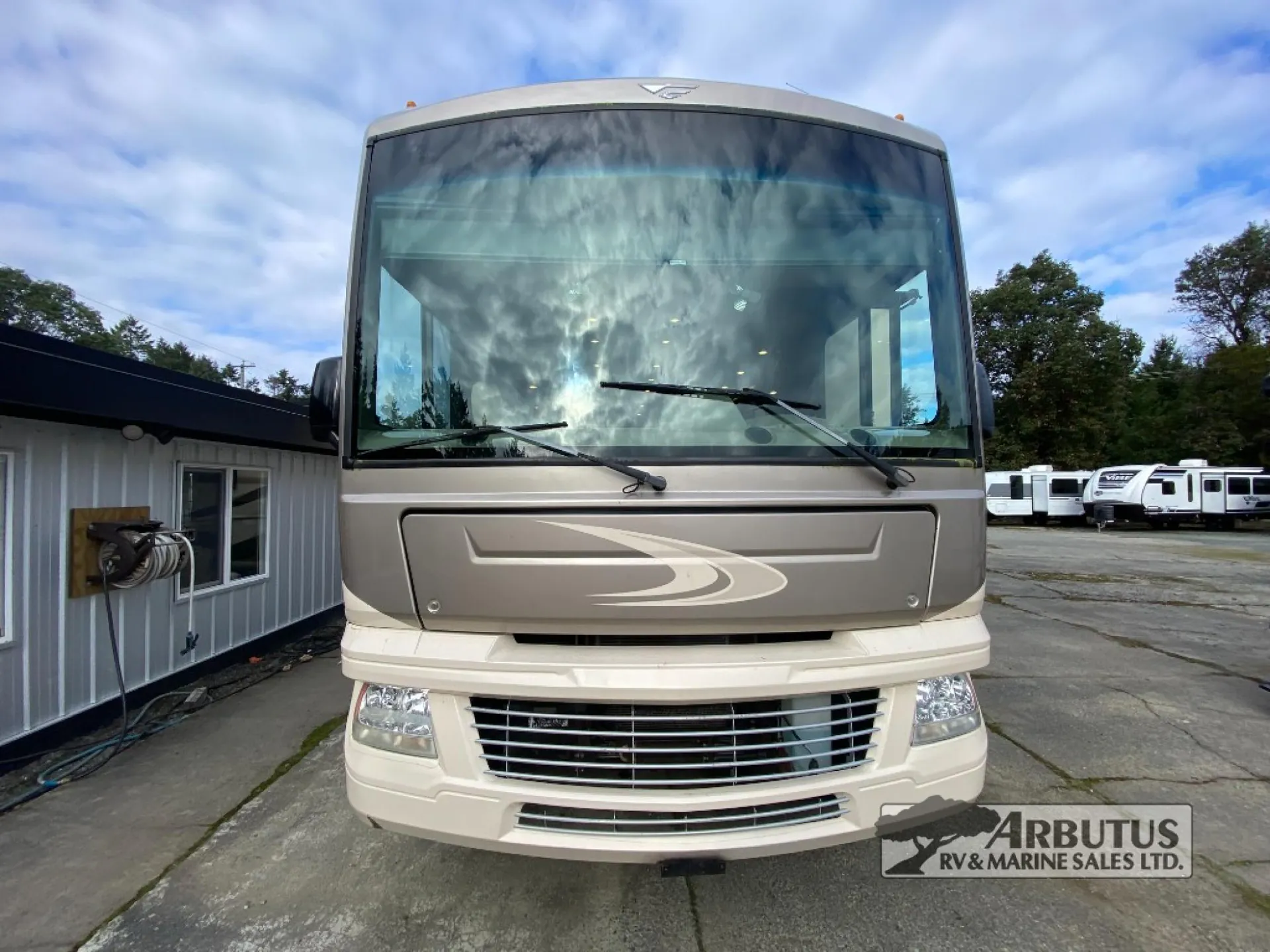 2014 Fleetwood Bounder 33C - Photo 4