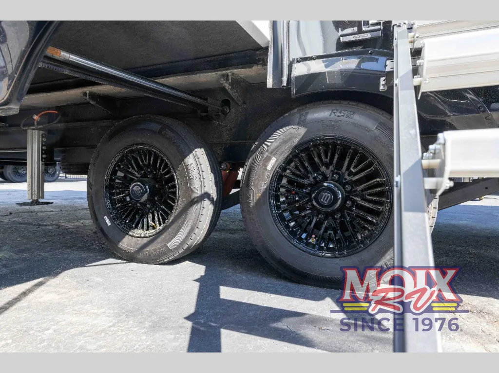 2026 Brinkley Model Z 3600, Photos photo 10