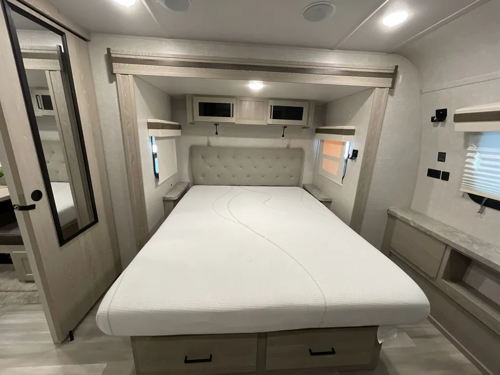2022 Forest River Rockwood Ultra Lite 2614BS, Photos photo 9