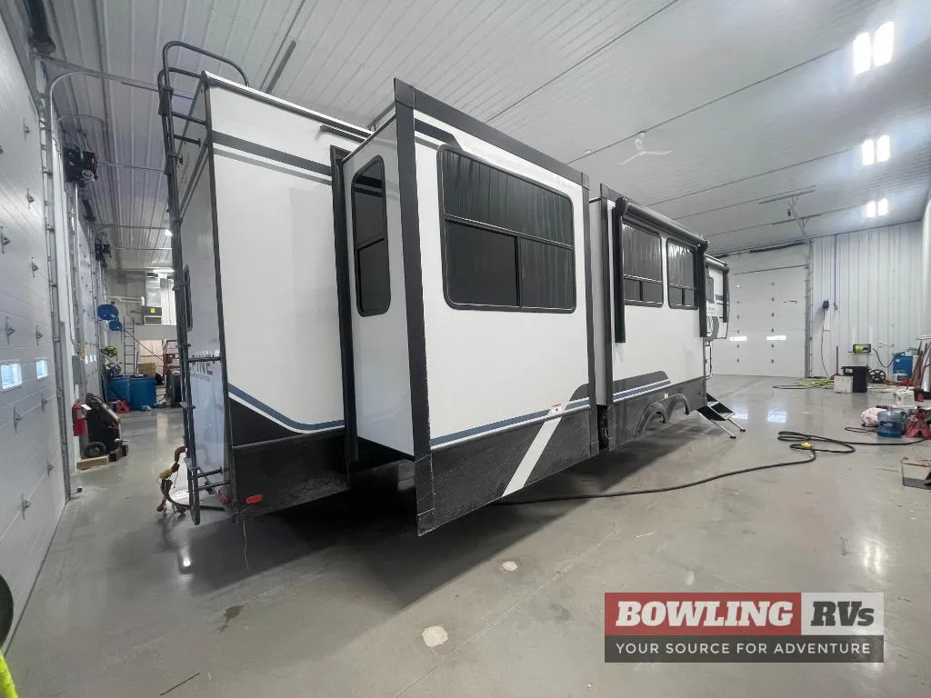 2026 Keystone Alpine Avalanche Edition 366LS - Photo 3