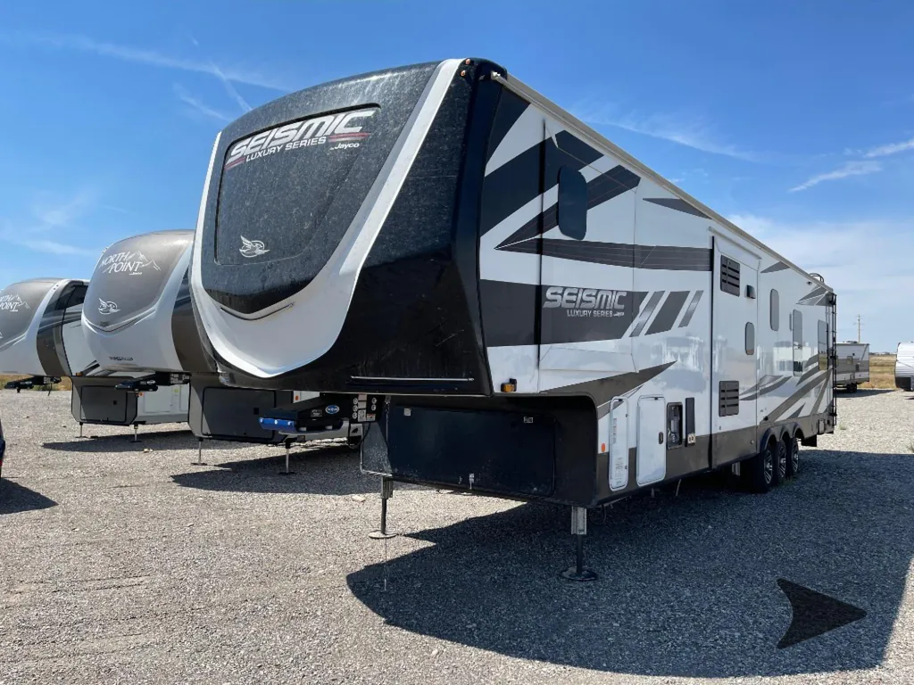 2023 Jayco Seismic Luxury Series 3815, Photos photo 10