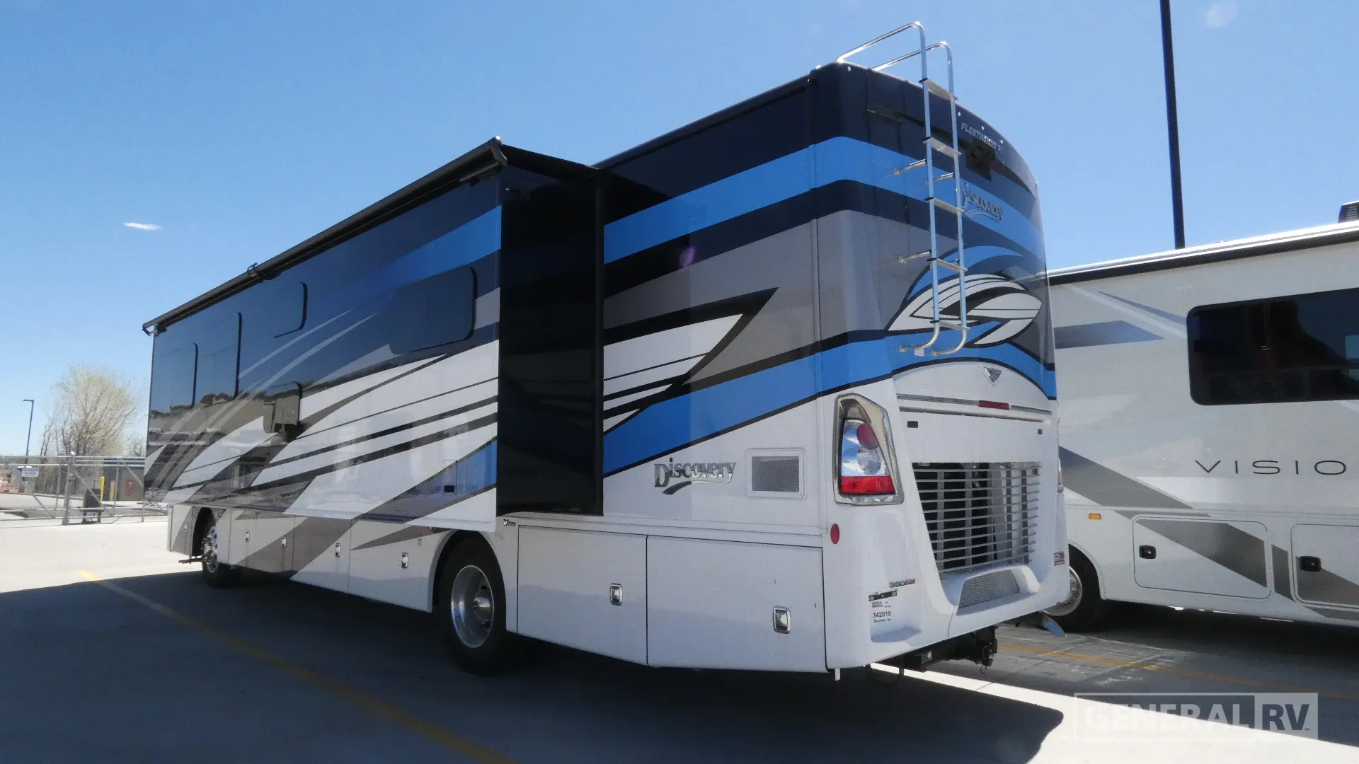 2026 Fleetwood Discovery 38N - Photo 4