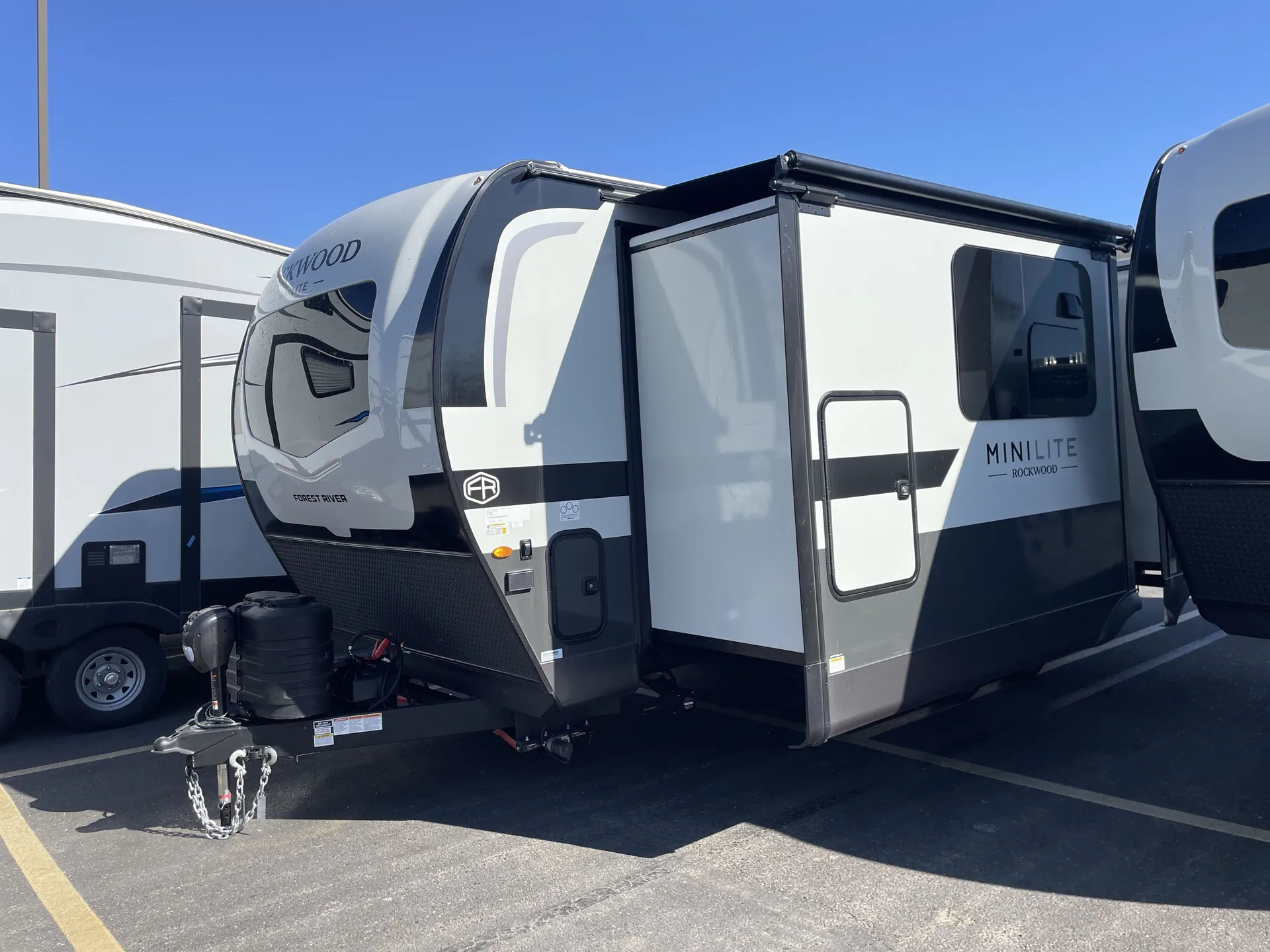 2027 Forest River Rockwood Mini Lite 2523MBR — off campside