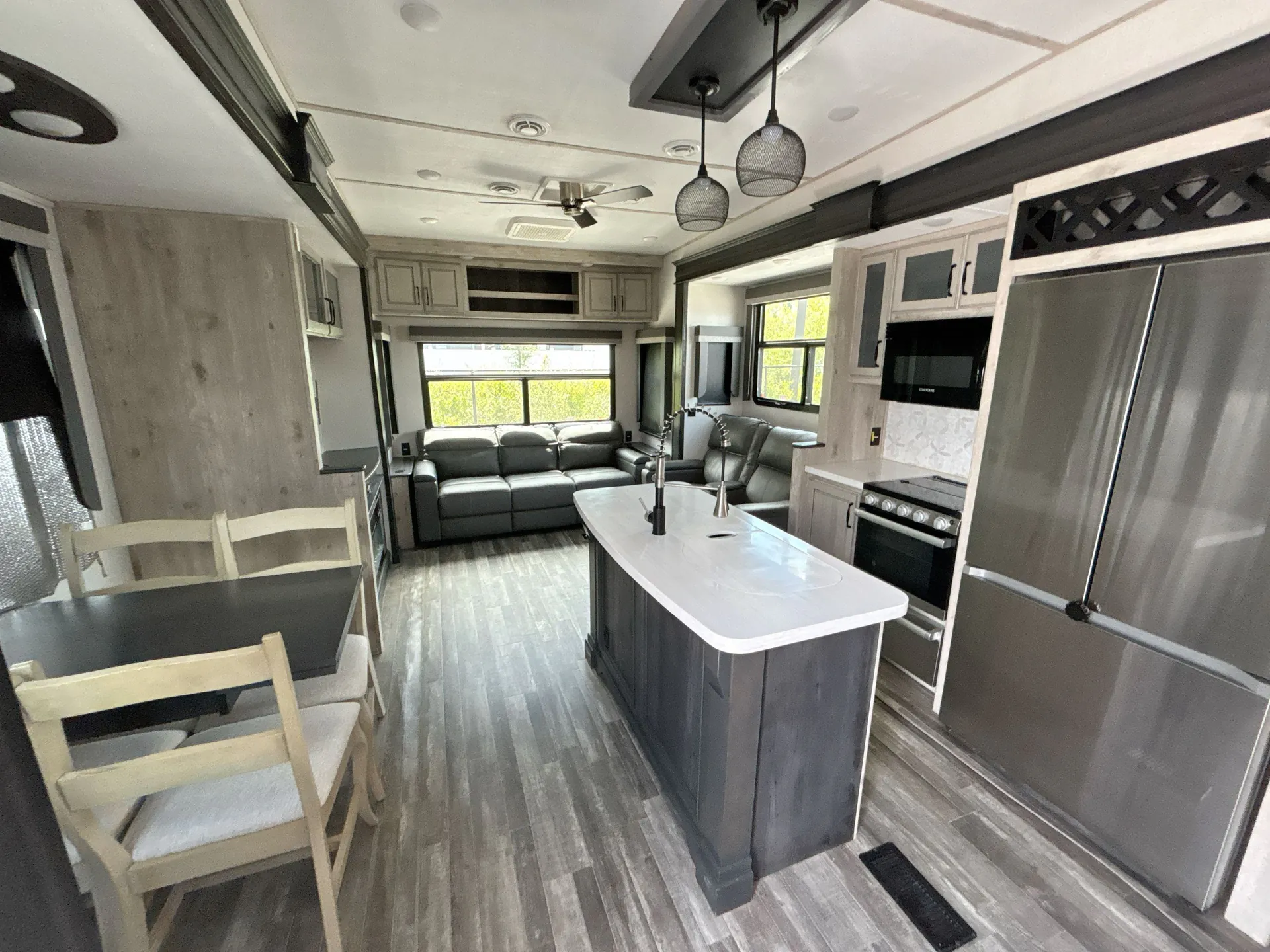 2023 Keystone Avalanche 302RS — living area main
