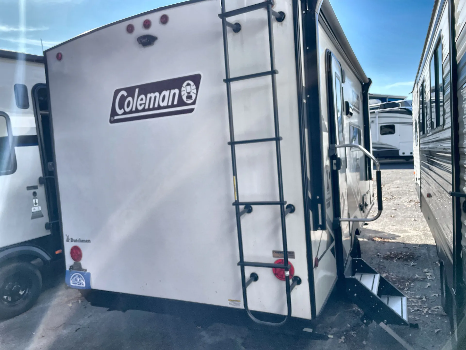 2022 Dutchmen Coleman Rubicon 1608RB — living area main
