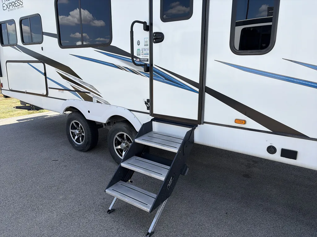 2023 Coachmen Freedom Express Ultra Lite 274RKS, Photos photo 28