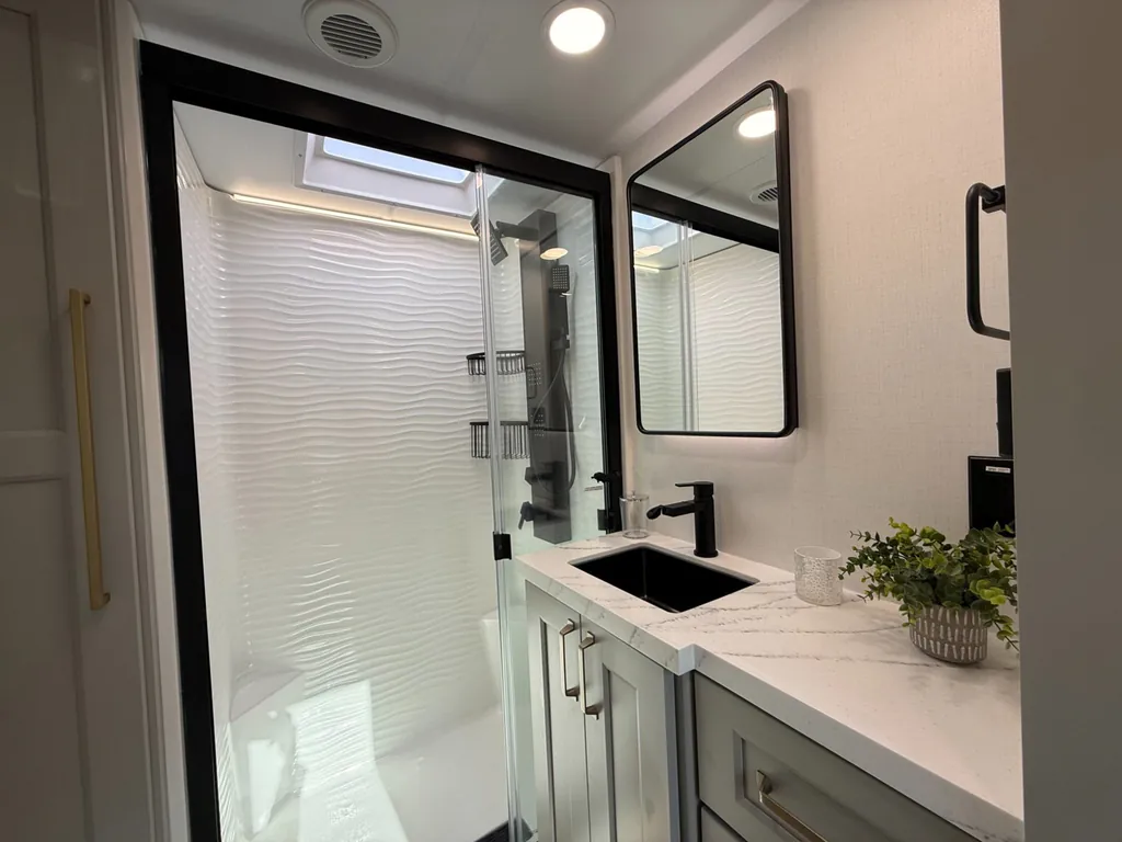 2026 Brinkley Model G 3520, Photos photo 21