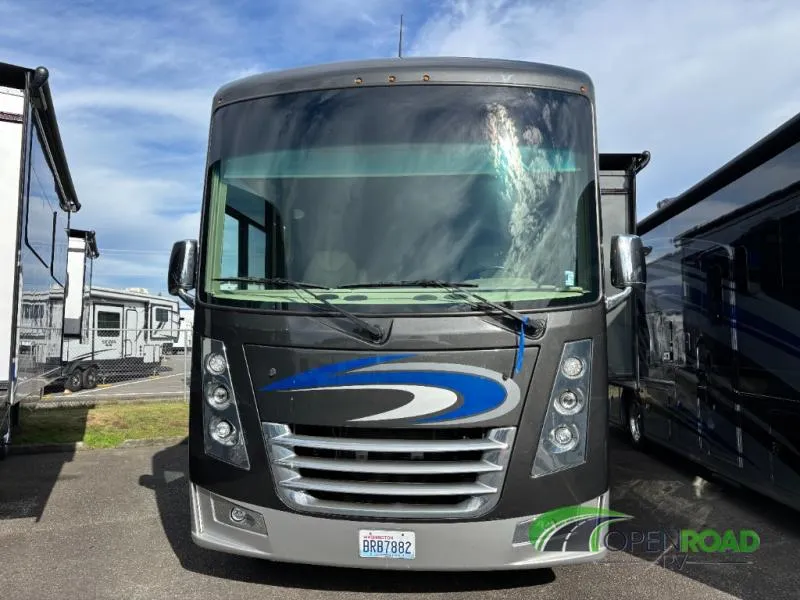 2020 Thor Motor Coach Miramar 35.2 - Photo 2