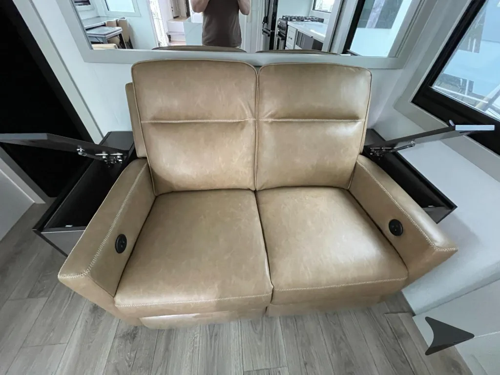 2026 Brinkley Model G 4100, Photos photo 13