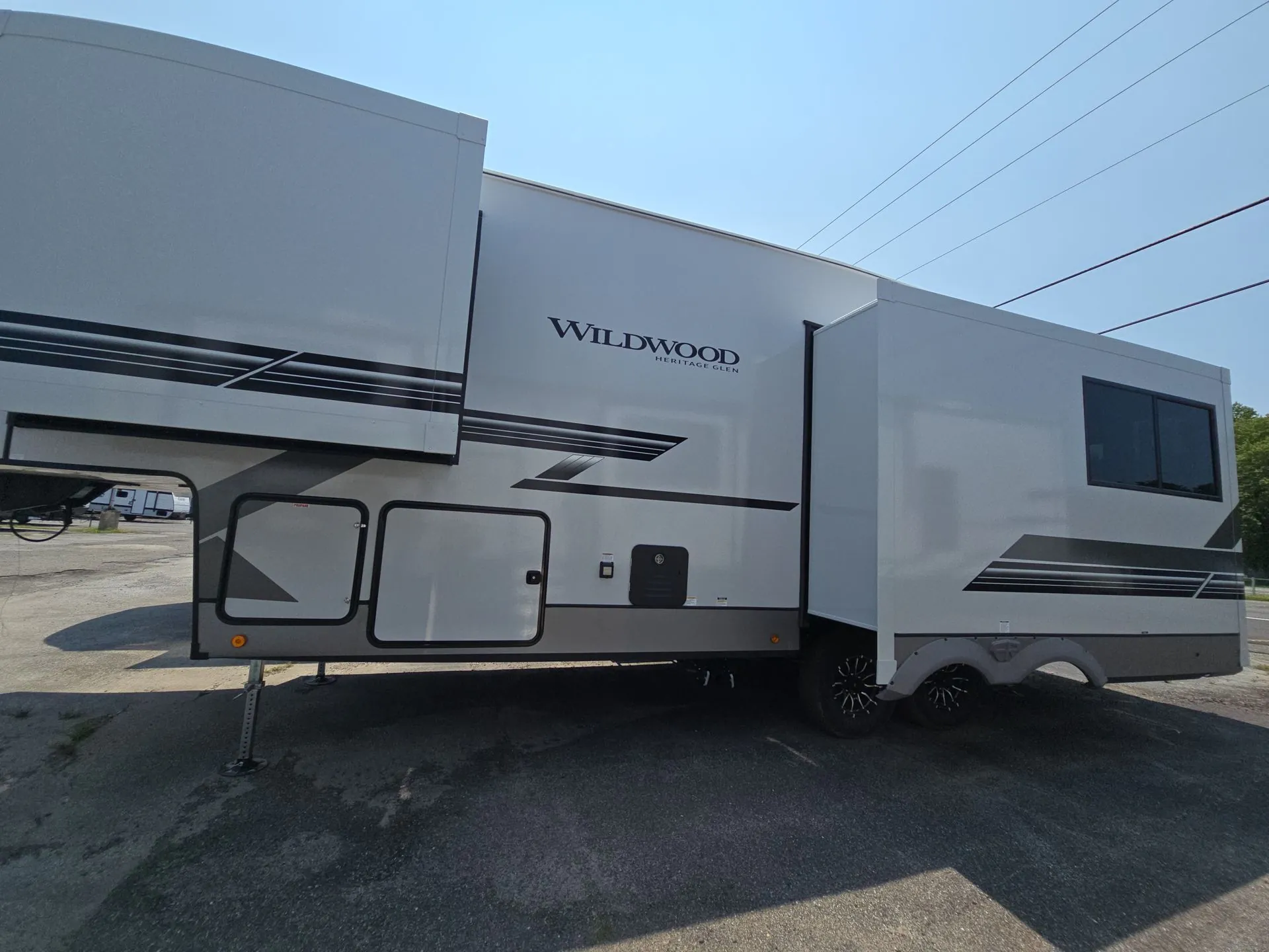 2027 Forest River Wildwood Heritage Glen 286RL — off campside