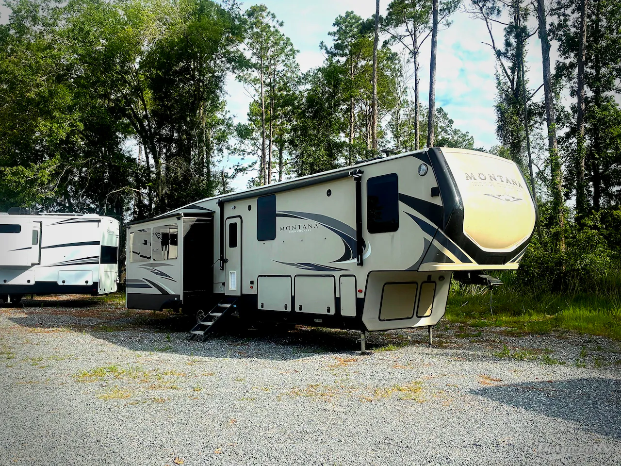 2018 Keystone Montana High Country 385BR - Photo 2