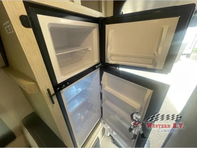 2025 Shasta Compact 16BH - Photo 3