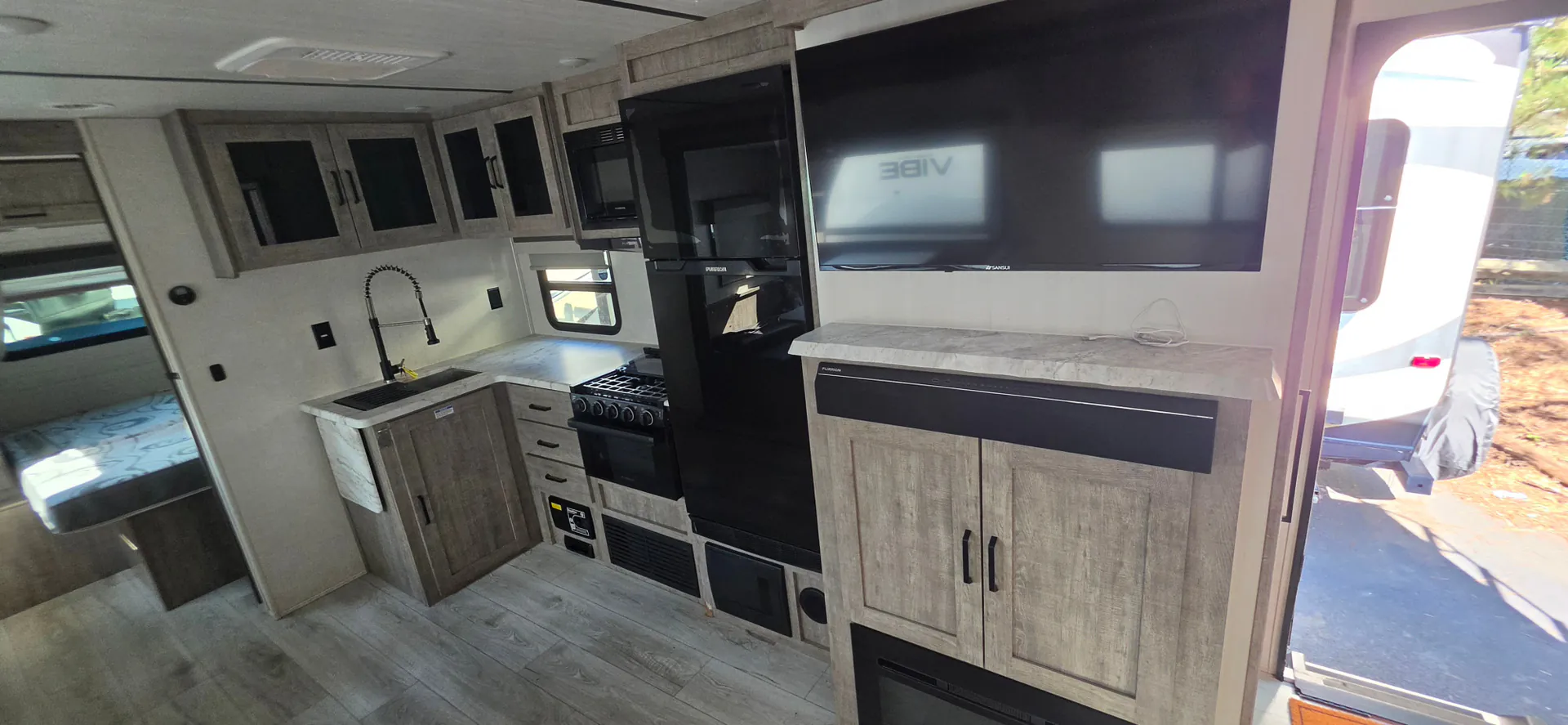 2023 Forest River Grand Surveyor 267RBSS — Photo 7