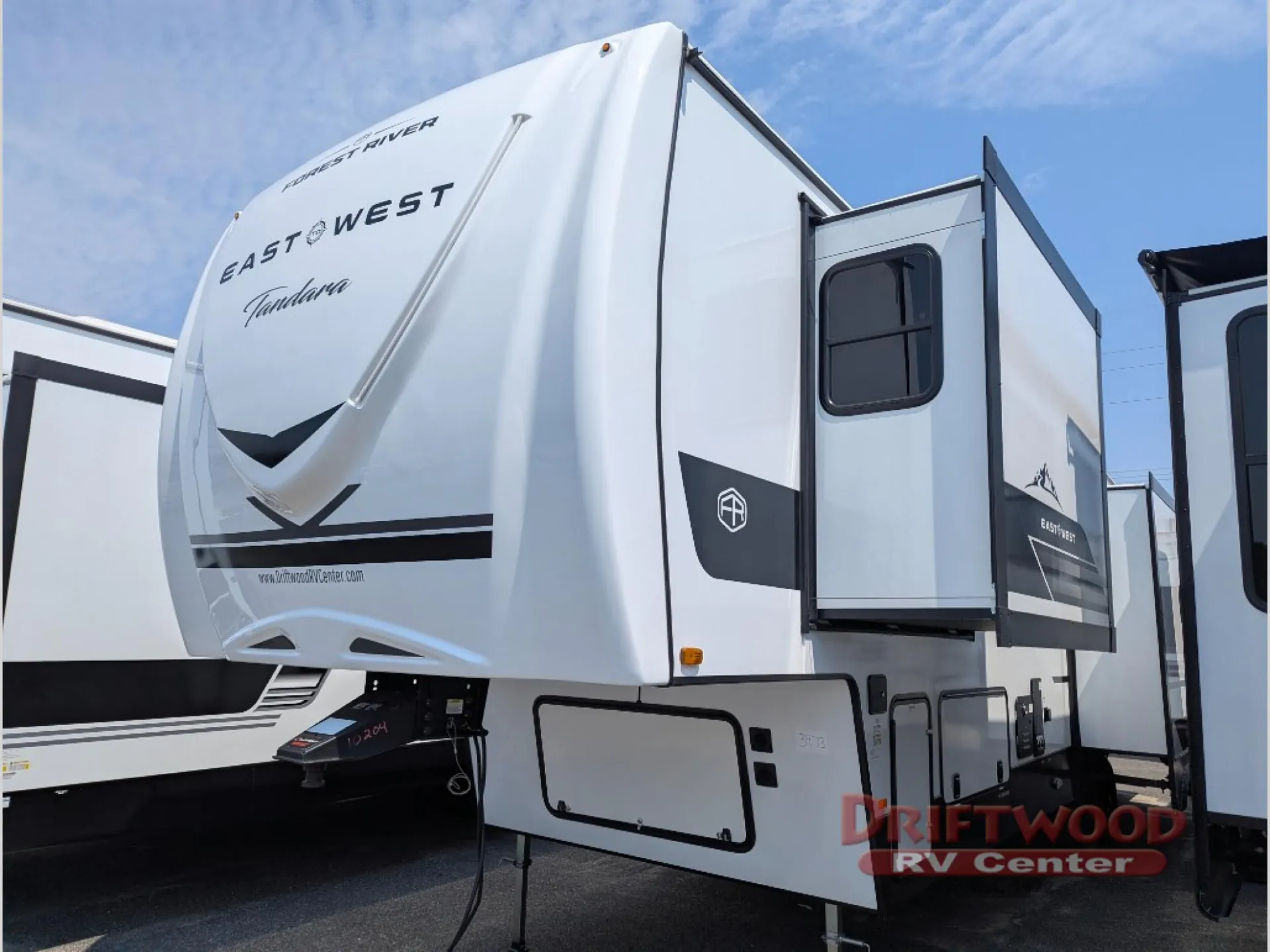 2027 East to West Tandara 295RL - Photo 3