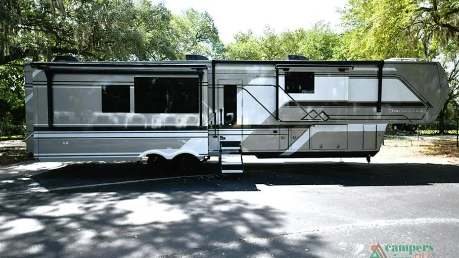 2027 Keystone RV Montana 3900RK - Photo 3