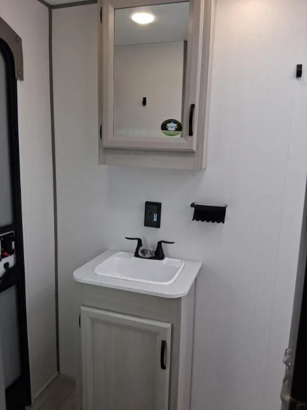 2027 Coachmen Catalina Legacy Edition 333DBDSCK, Photos photo 23