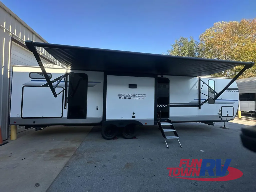 2025 Forest River Cherokee Alpha Wolf 33BH, Photos photo 10