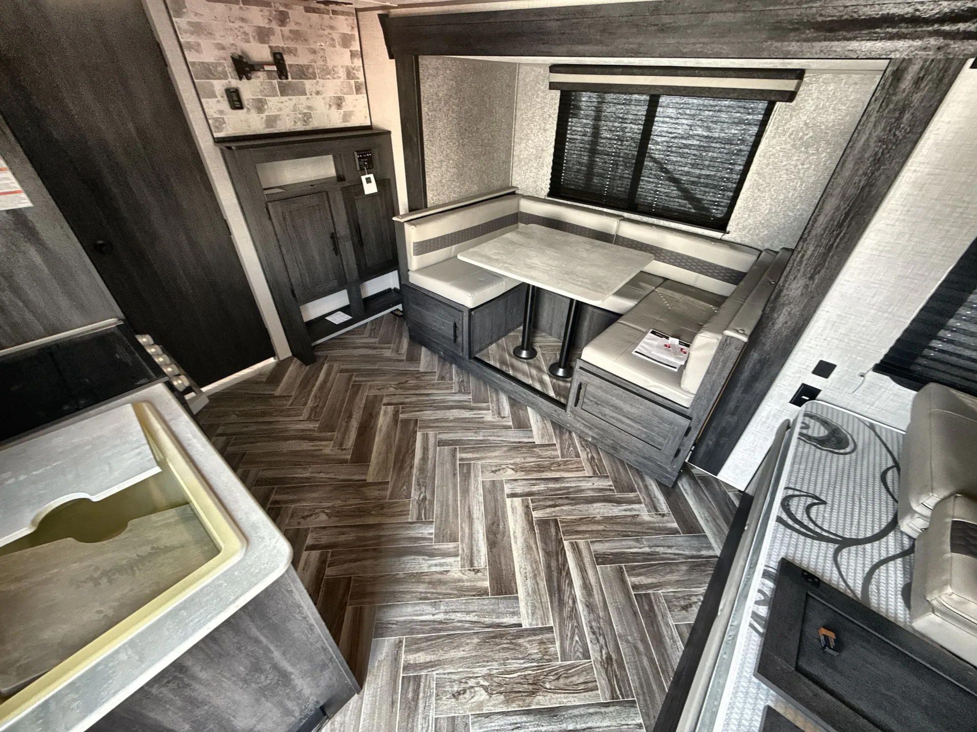 2021 Forest River Ozark 2700TH — living area main