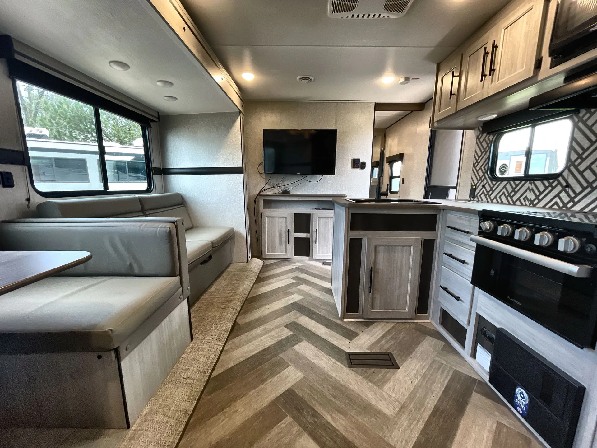 2024 CrossRoads Zinger 260BH — living area main