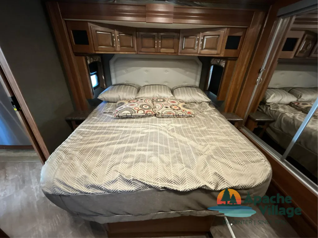 2017 Fleetwood Pace Arrow LXE 38F, Photos photo 38