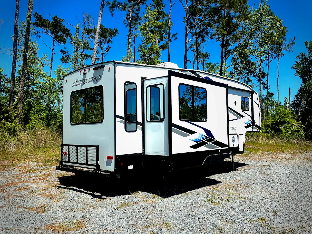 2024 Forest River Cherokee Arctic Wolf 261RK - Photo 3
