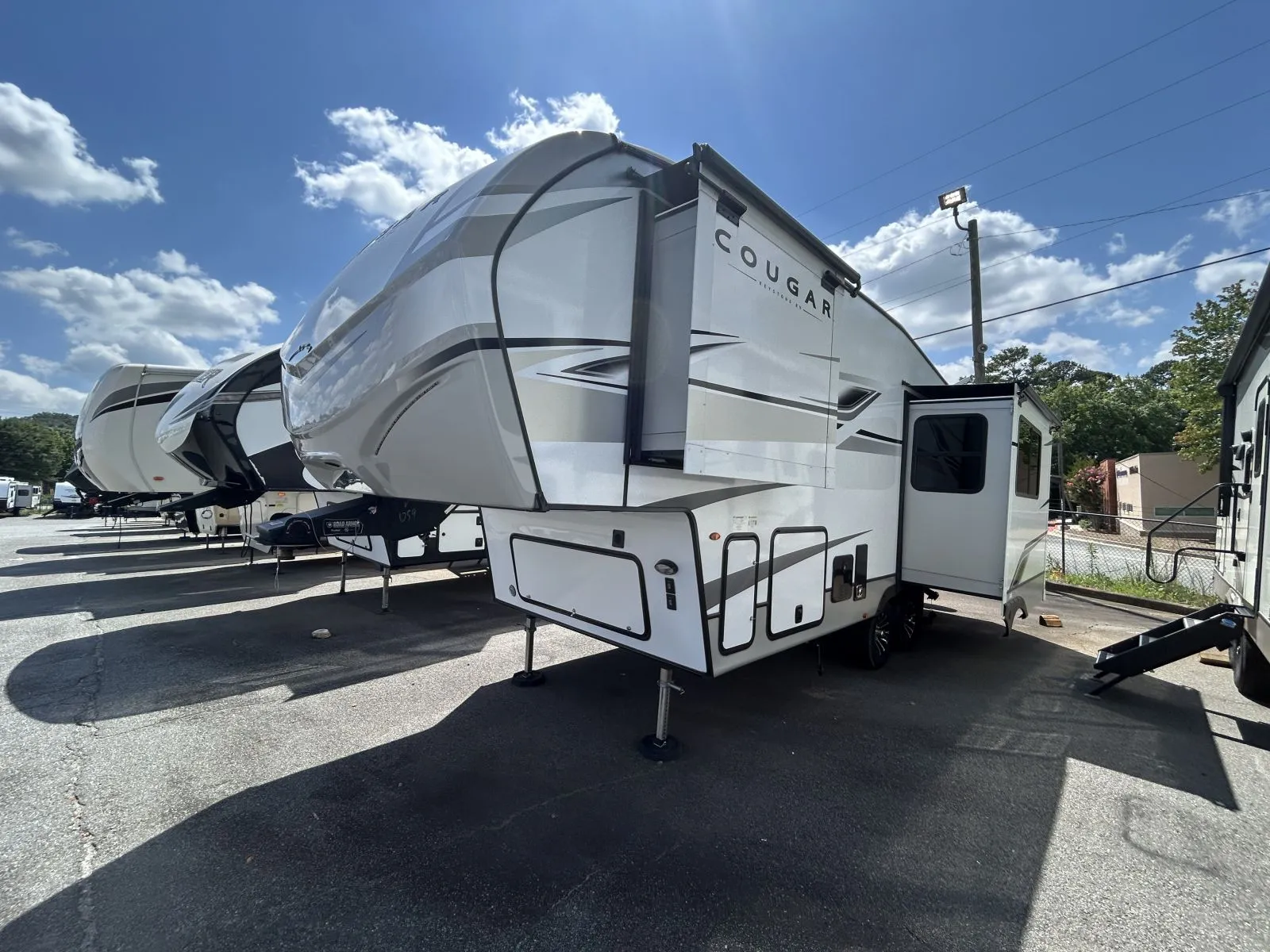 2024 Keystone Cougar Half-Ton 23MLE - Photo 4