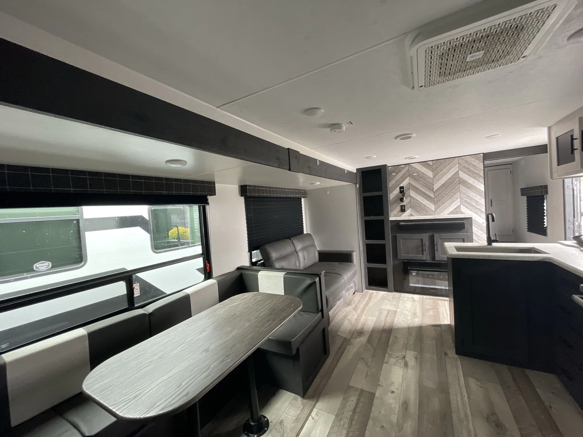 2023 K-Z Rv Sportsmen Se 332BHKSE — living area main