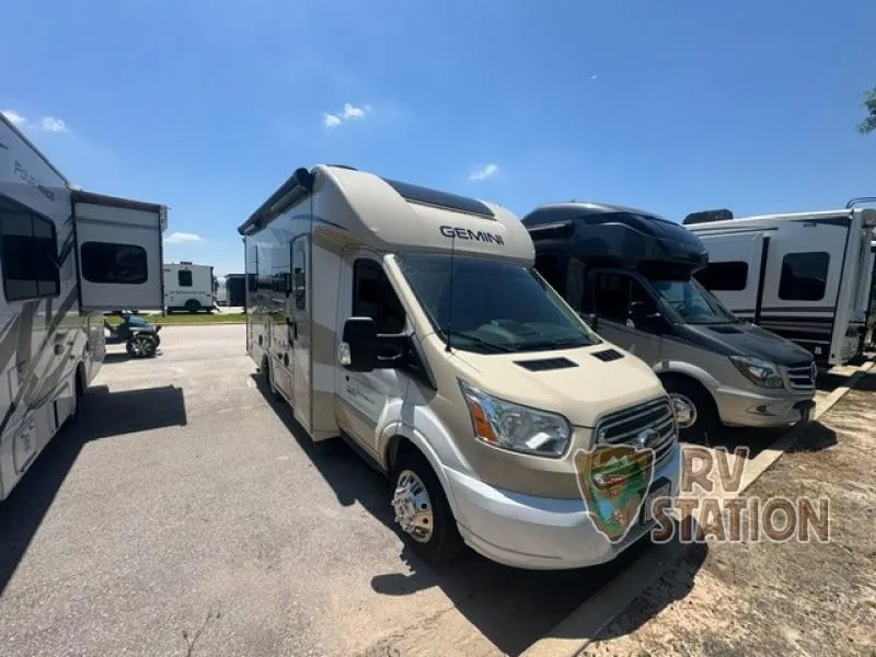 2019 Thor Motor Coach Gemini 23TR - Photo 3