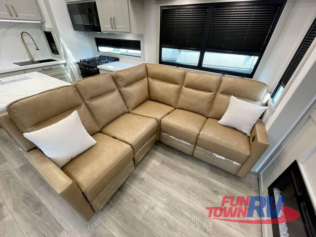 2026 Brinkley Model G 3970, Photos photo 13