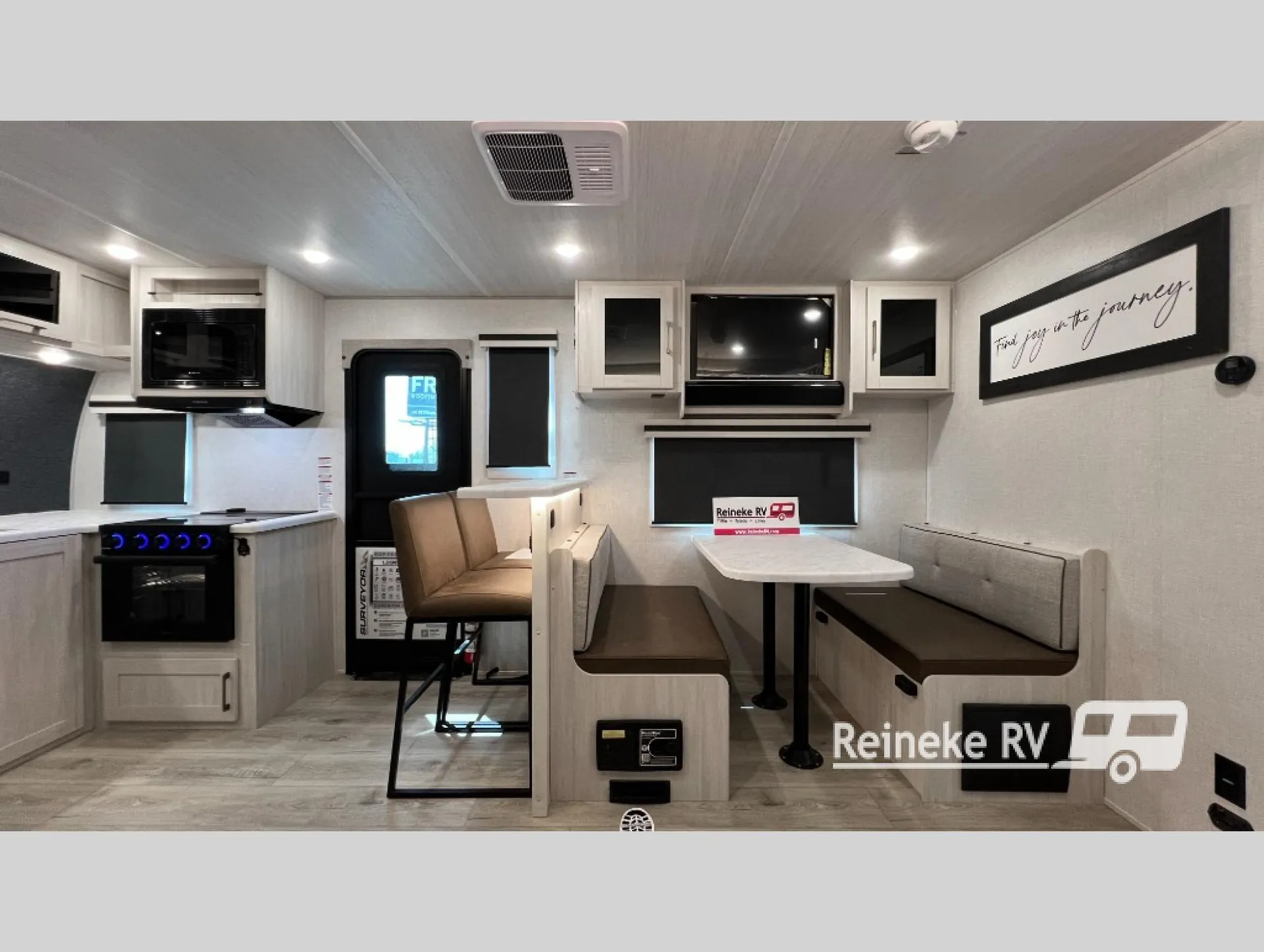 2025 Forest River Grand Surveyor 275FKBS - Photo 3
