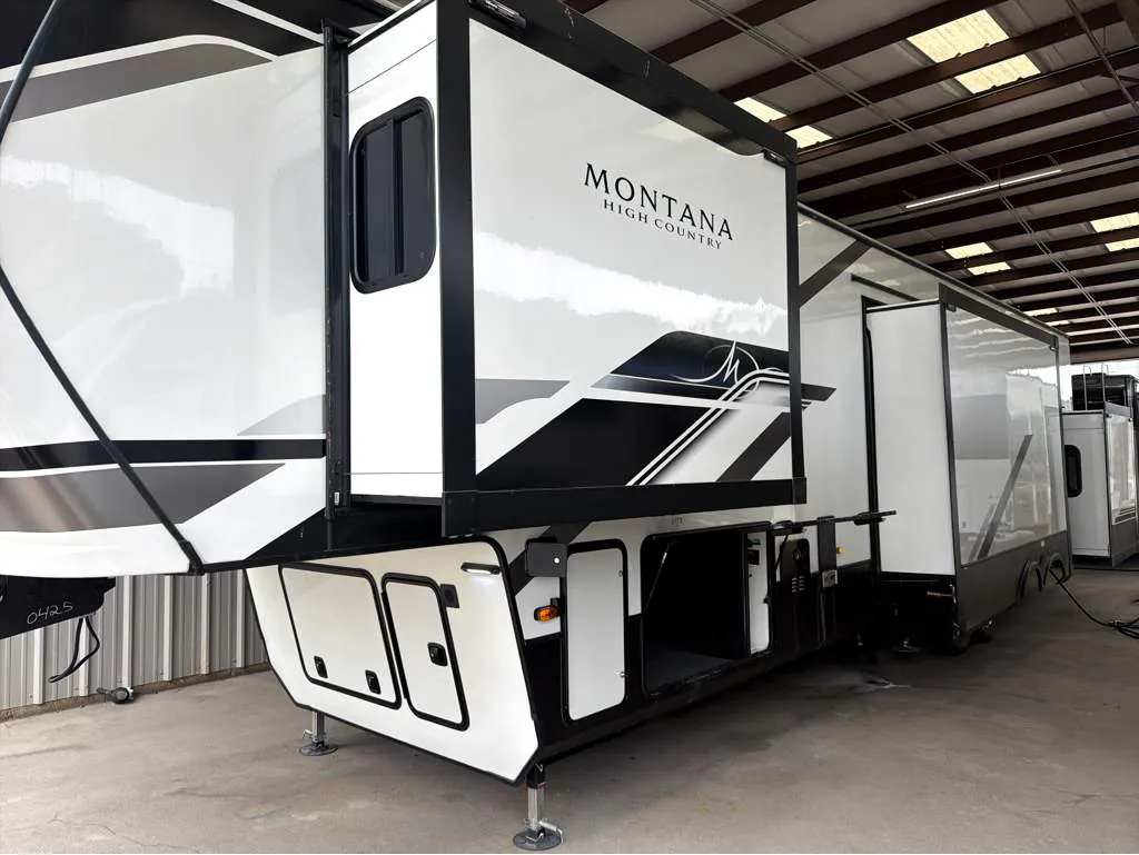 2025 Keystone Montana High Country 381TB - Photo 4