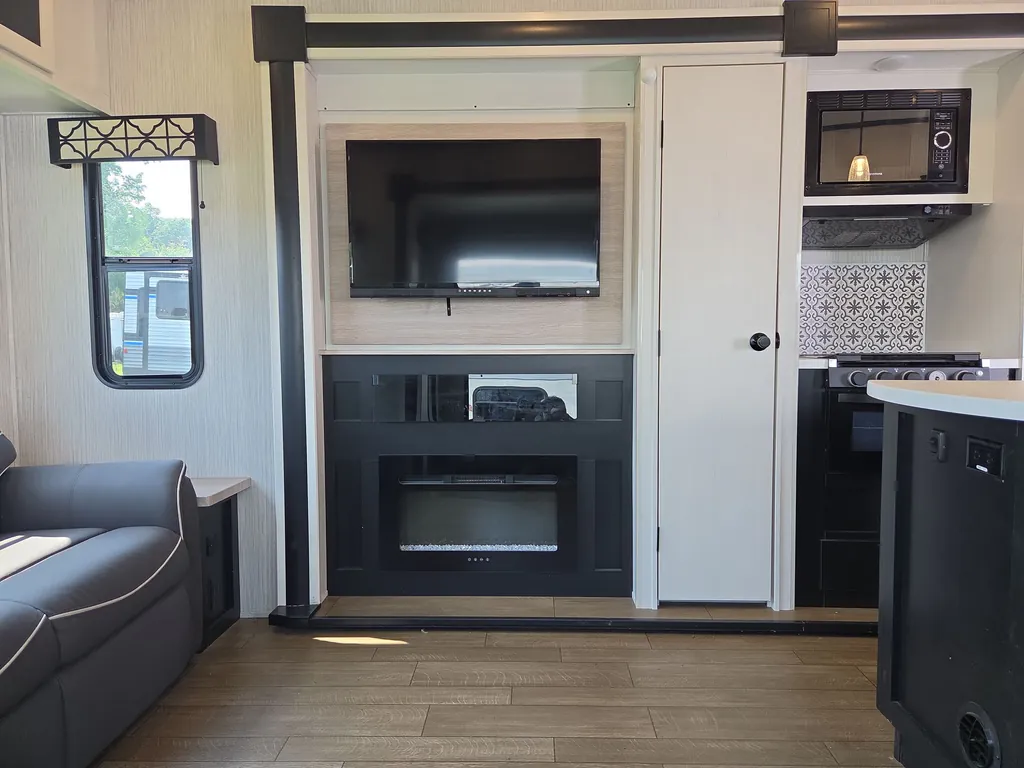 2022 Forest River Wildcat 369MBL, Photos photo 28