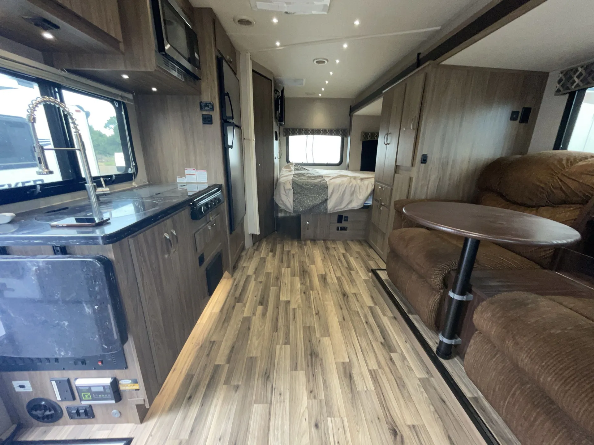 2018 Dynamax Corp Isata 3 24FW — living area main
