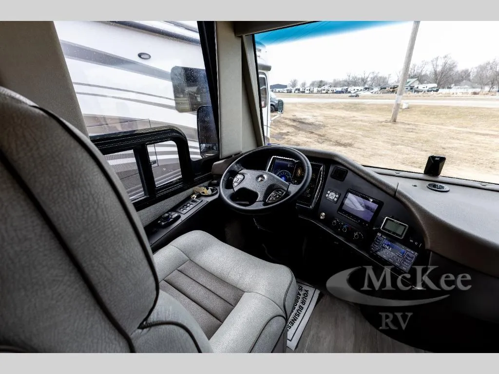 2021 Foretravel Realm FS450 LS3 - Photo 4