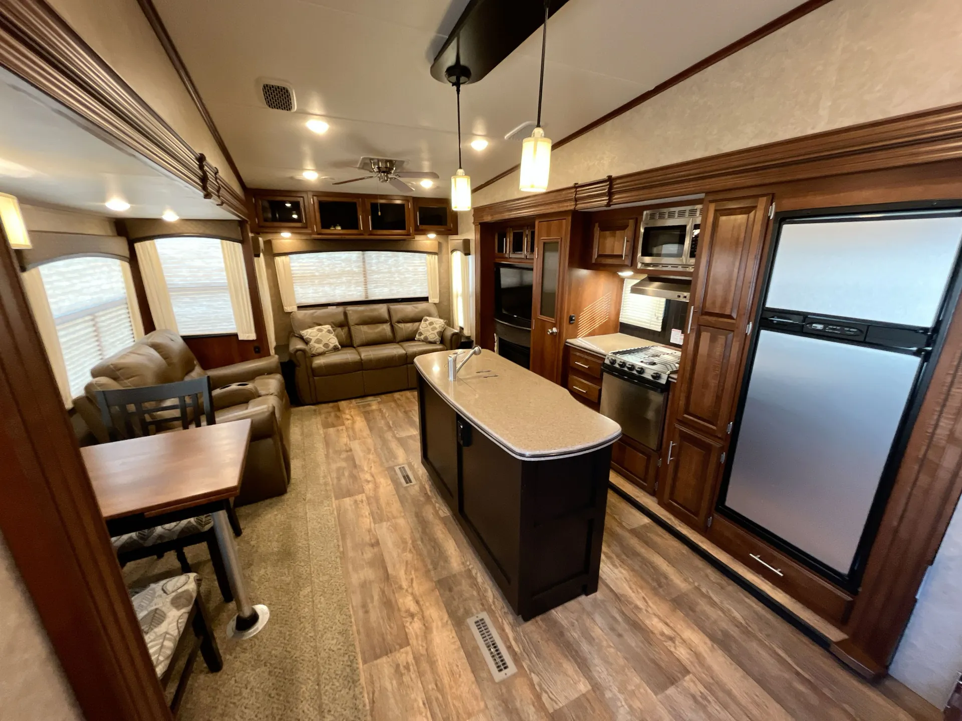 2016 Jayco Eagle 321RSTS — living area main