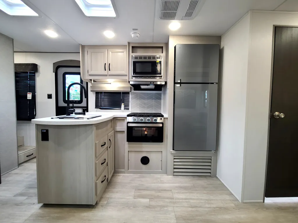 2027 Coachmen Catalina Legacy Edition 333DBDSCK, Photos photo 15