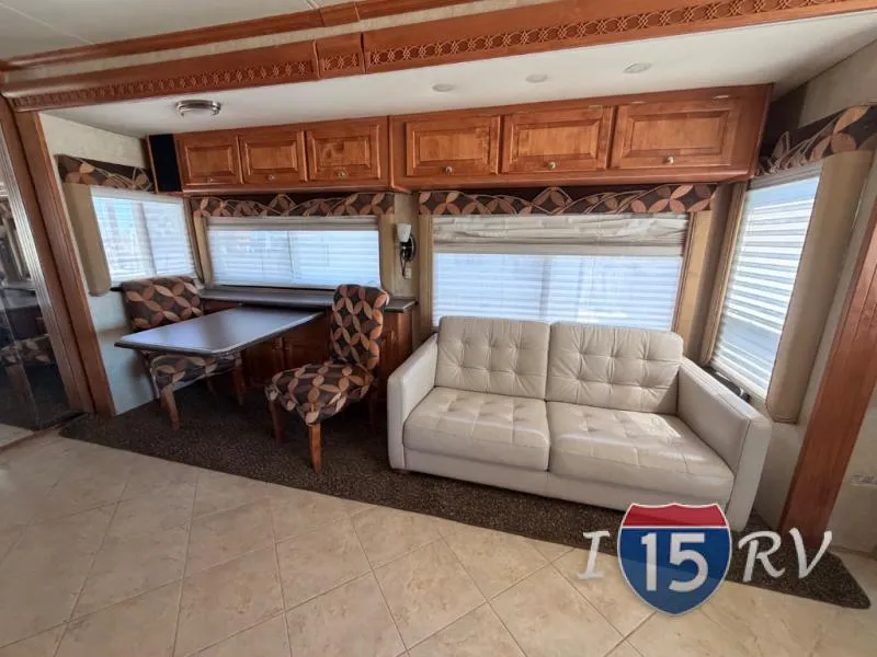 2007 Tiffin Motorhomes Phaeton Used    QSH40 - Photo 2