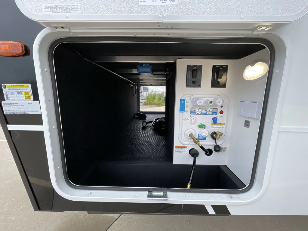 2026 Brinkley Model Z AIR 310, Photos photo 8