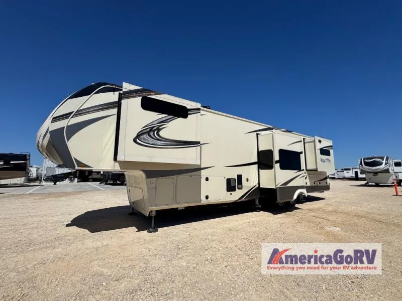 2021 Grand Design Solitude 390RK - Photo 3