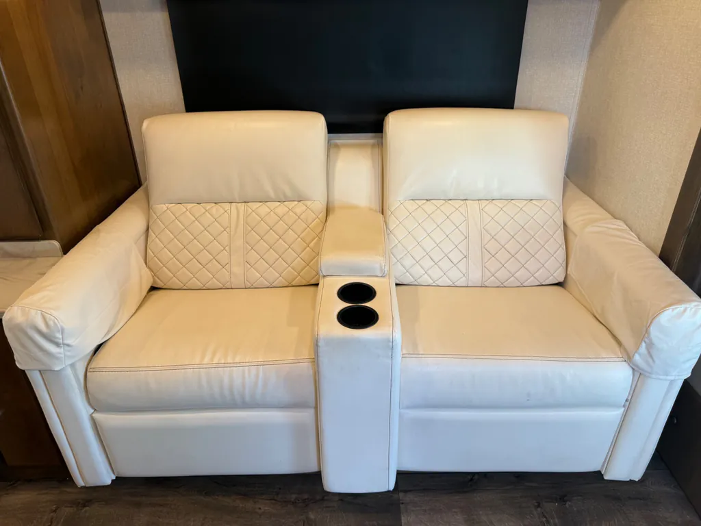 2019 Tiffin Wayfarer 24 FW, Photos photo 5