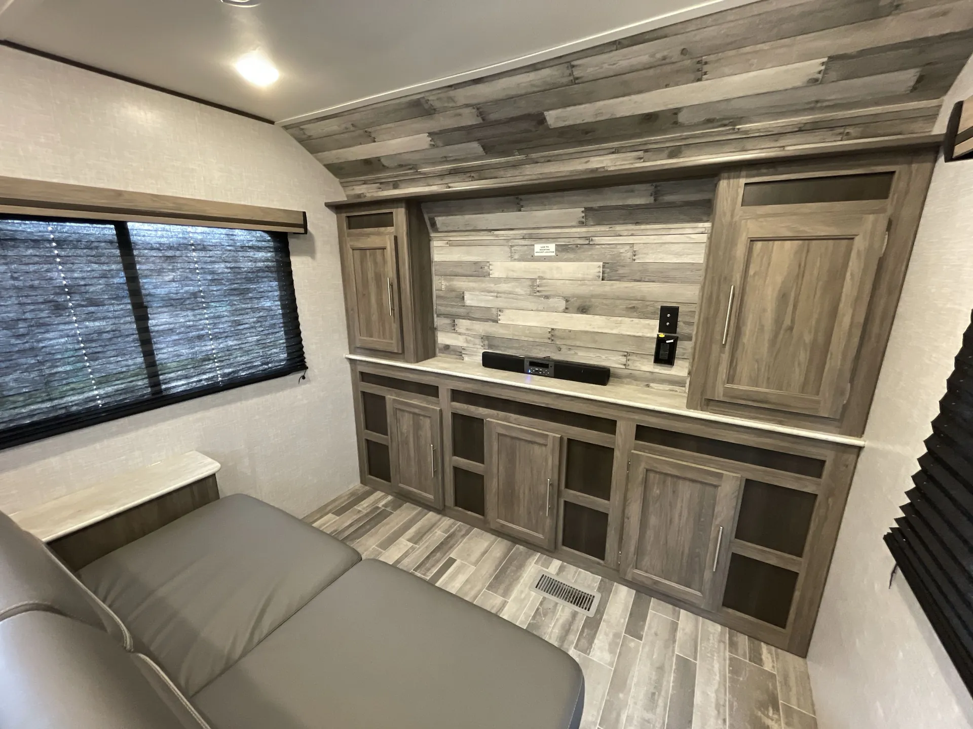 2023 CrossRoads Zinger 259FL - Photo 3