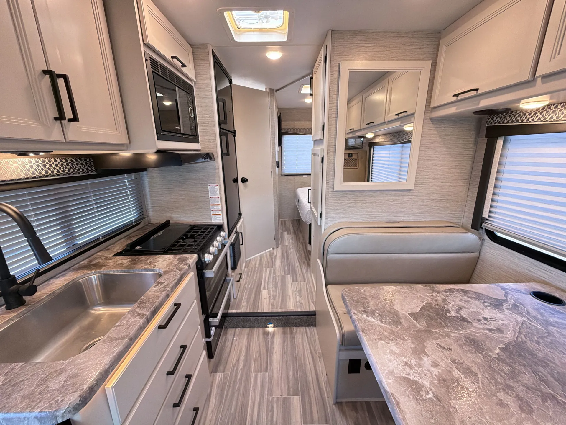 2023 Thor Motor Coach Four Winds 22B — living area main
