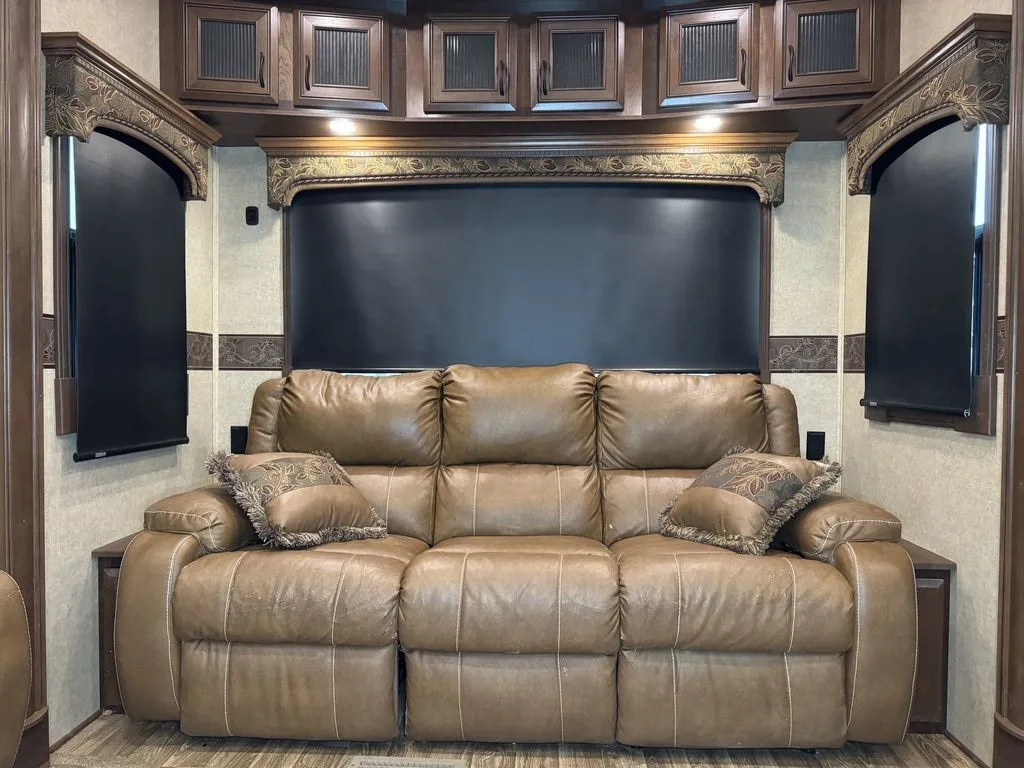 2015 Jayco Pinnacle 36FBTS, Photos photo 10