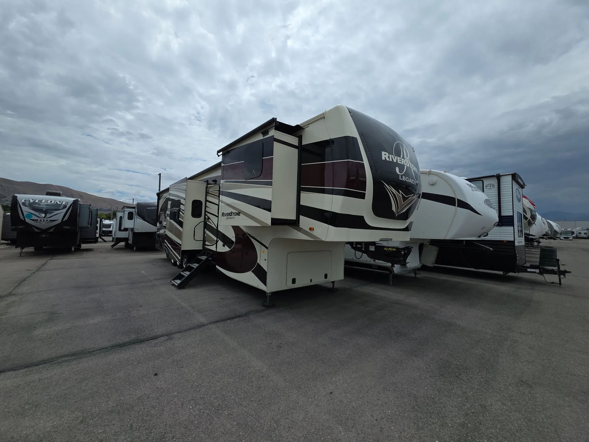 2021 Forest River RiverStone 42FSKG - Photo 2