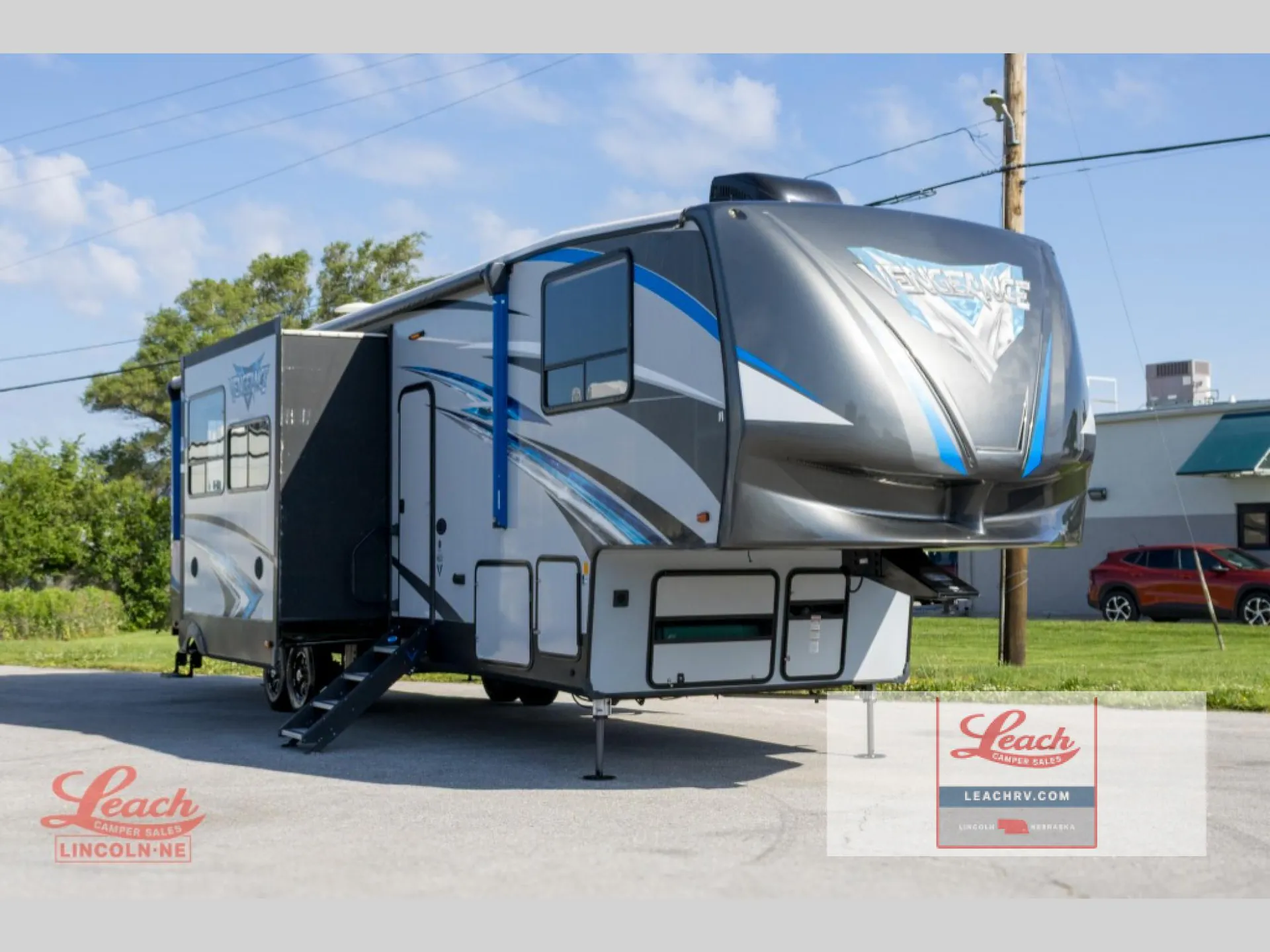 2018 Forest River Vengeance 348A13 - Photo 2