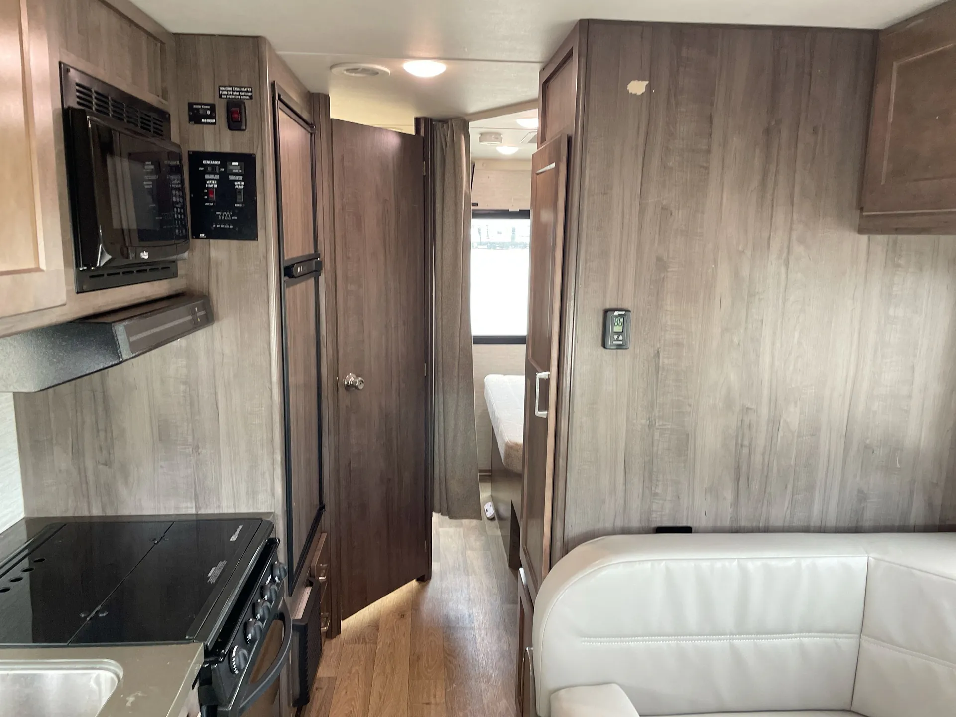 2020 Winnebago Minnie Winnie 22M - Photo 3