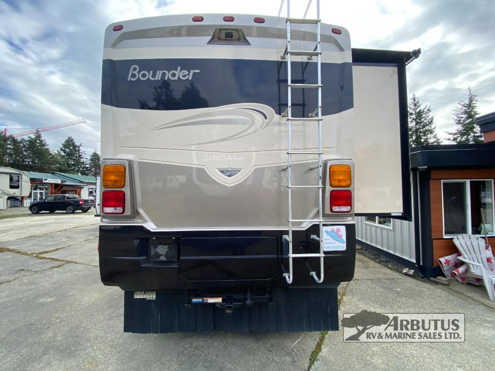 2014 Fleetwood Bounder 33C - Photo 3