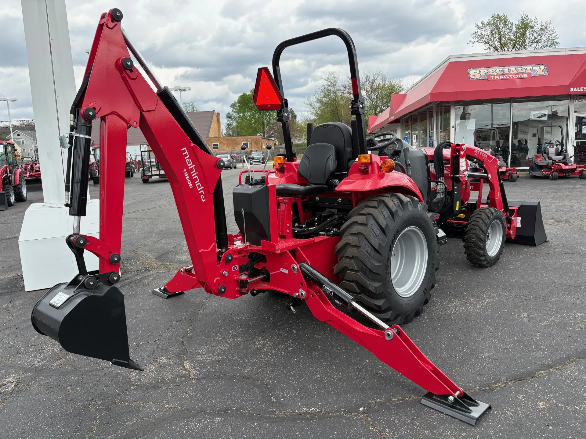 2026 Mahindra 1640 1640 HST - Photo 4