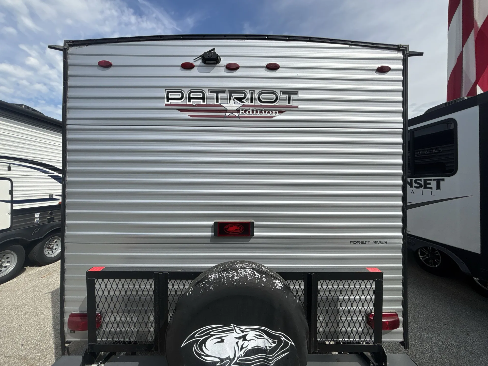 2022 Forest River Cherokee Grey Wolf 26DJSE — backside