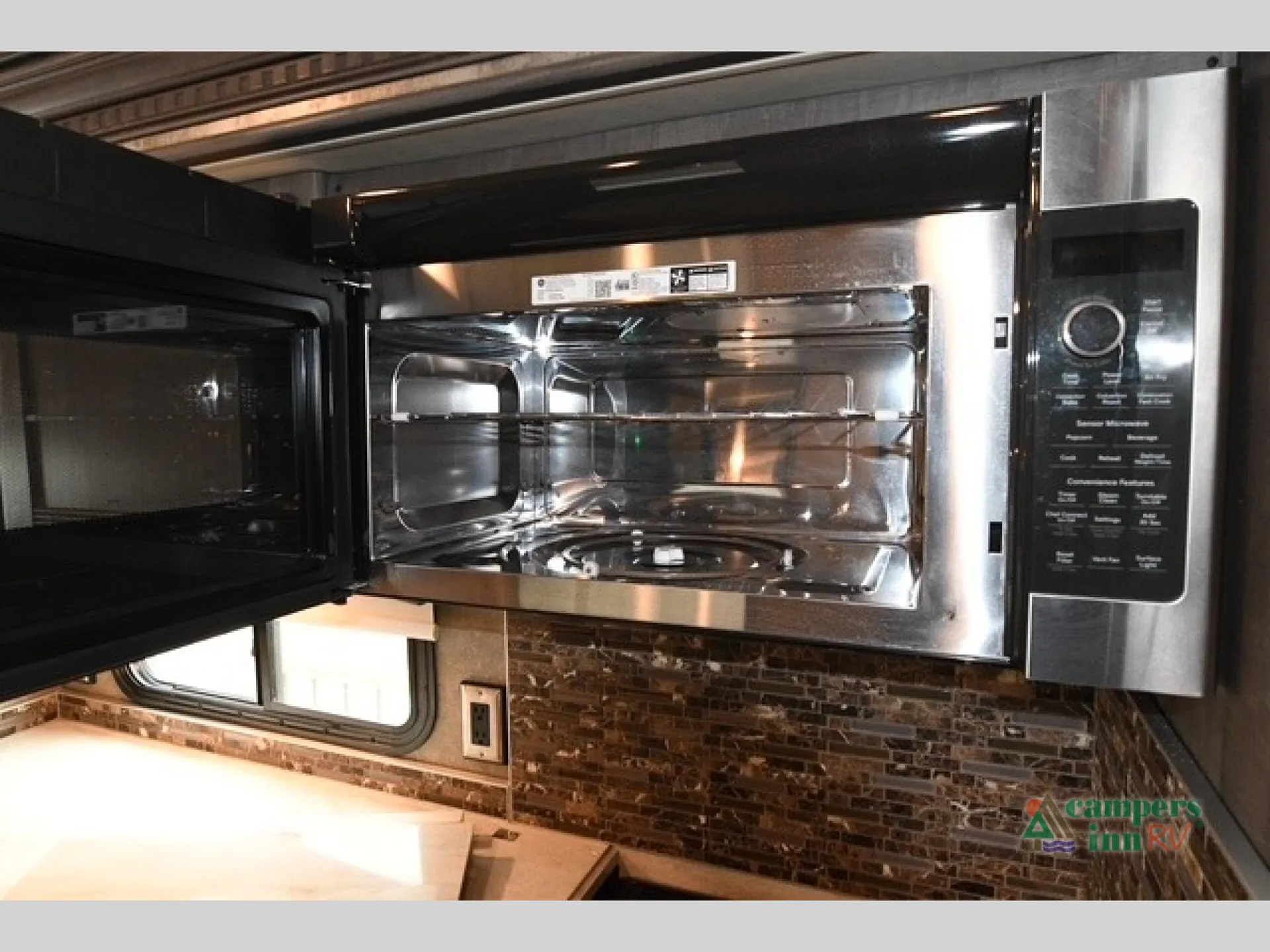 2017 Winnebago Forza 34T - Photo 4